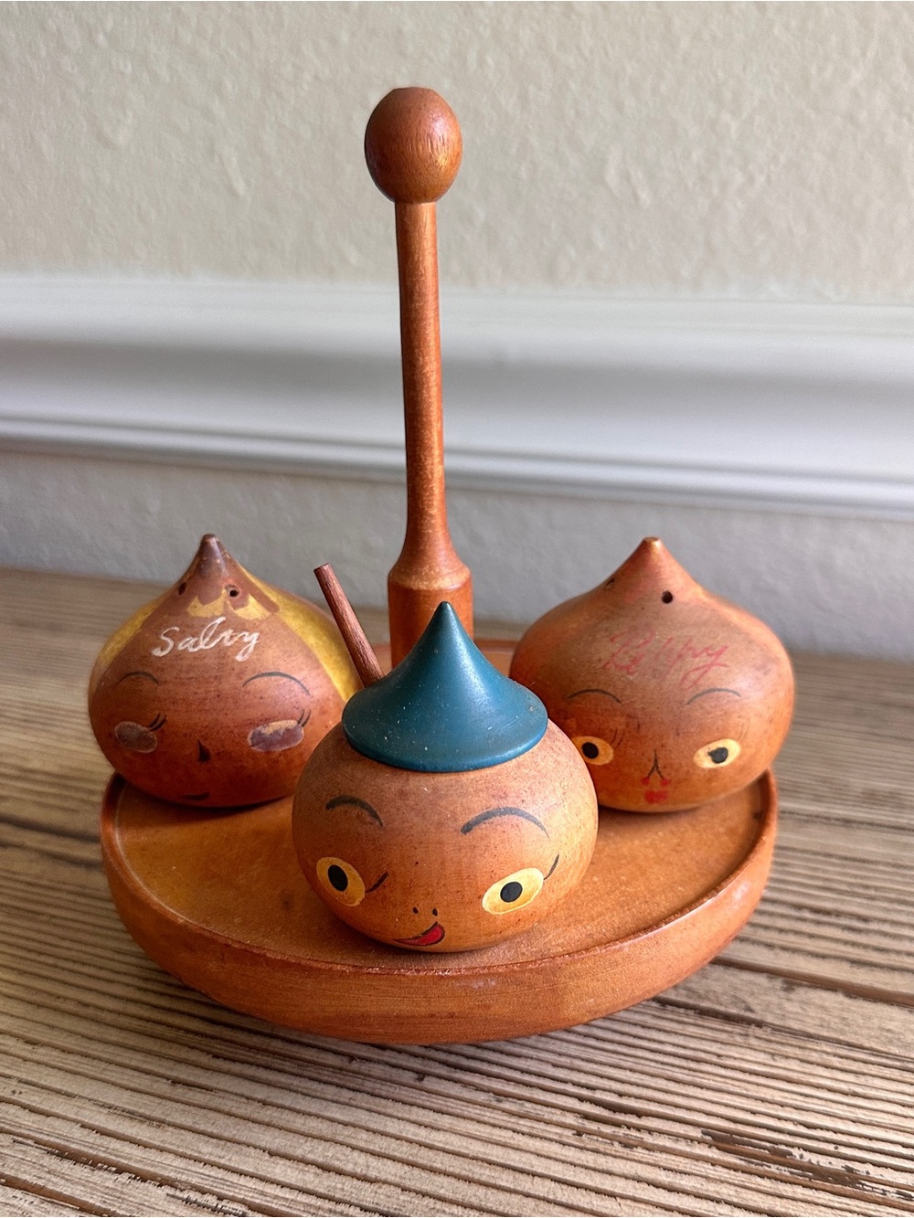 Vintage Anthropomorphic Salt Pepper Garlic Onion Salt & Pepper W/ Caddy Wooden